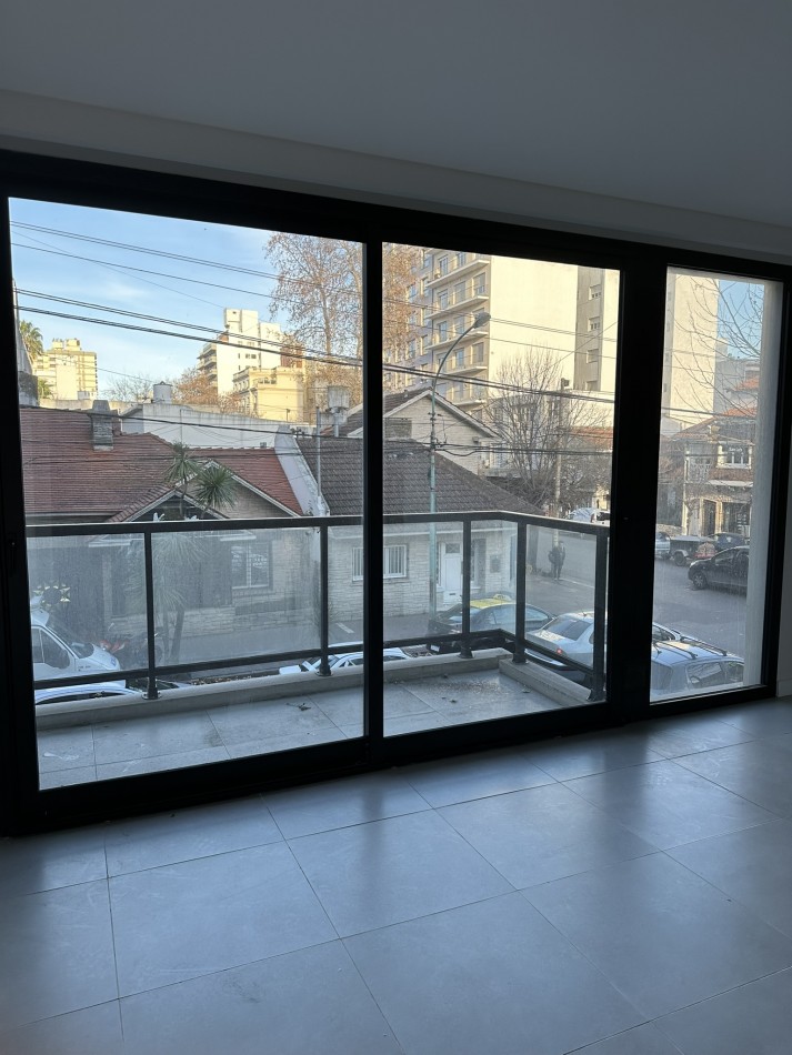 Dos ambientes con balcon saliente al frente - Developer IX