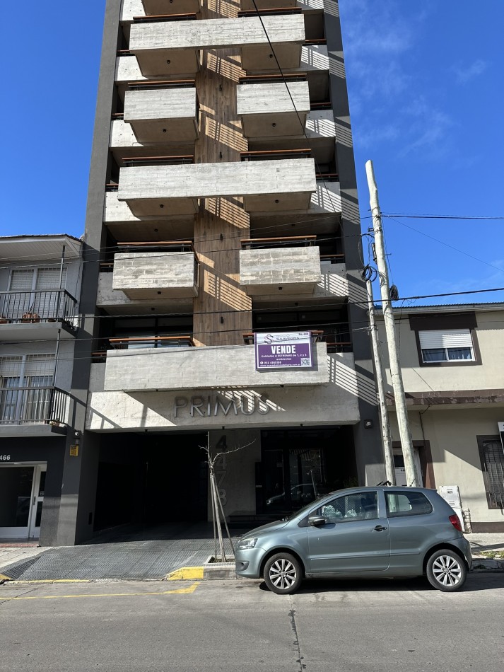 Departamento 3 ambientes a la calle con balcon terraza