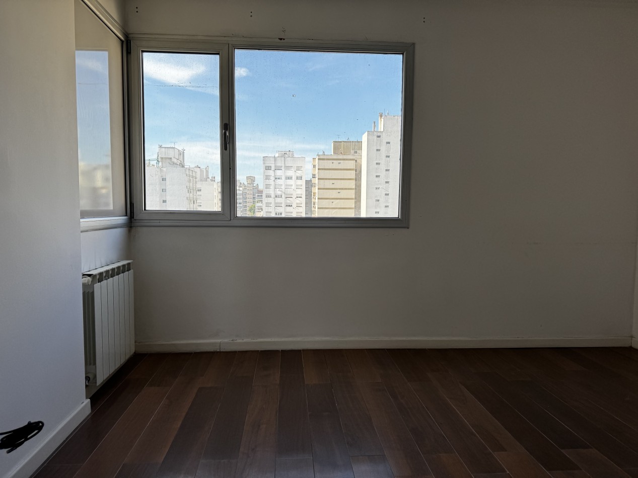 SEMIPISO 3 AMBIENTES DE CATEGORIA AL FRENTE CON BALCON A LA CALLE