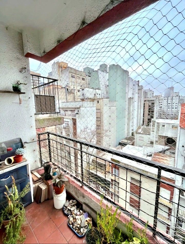 DEPARTAMENTO 2 AMBIENTES CON BALCON Y DEPENDENCIA DE SERVICIO