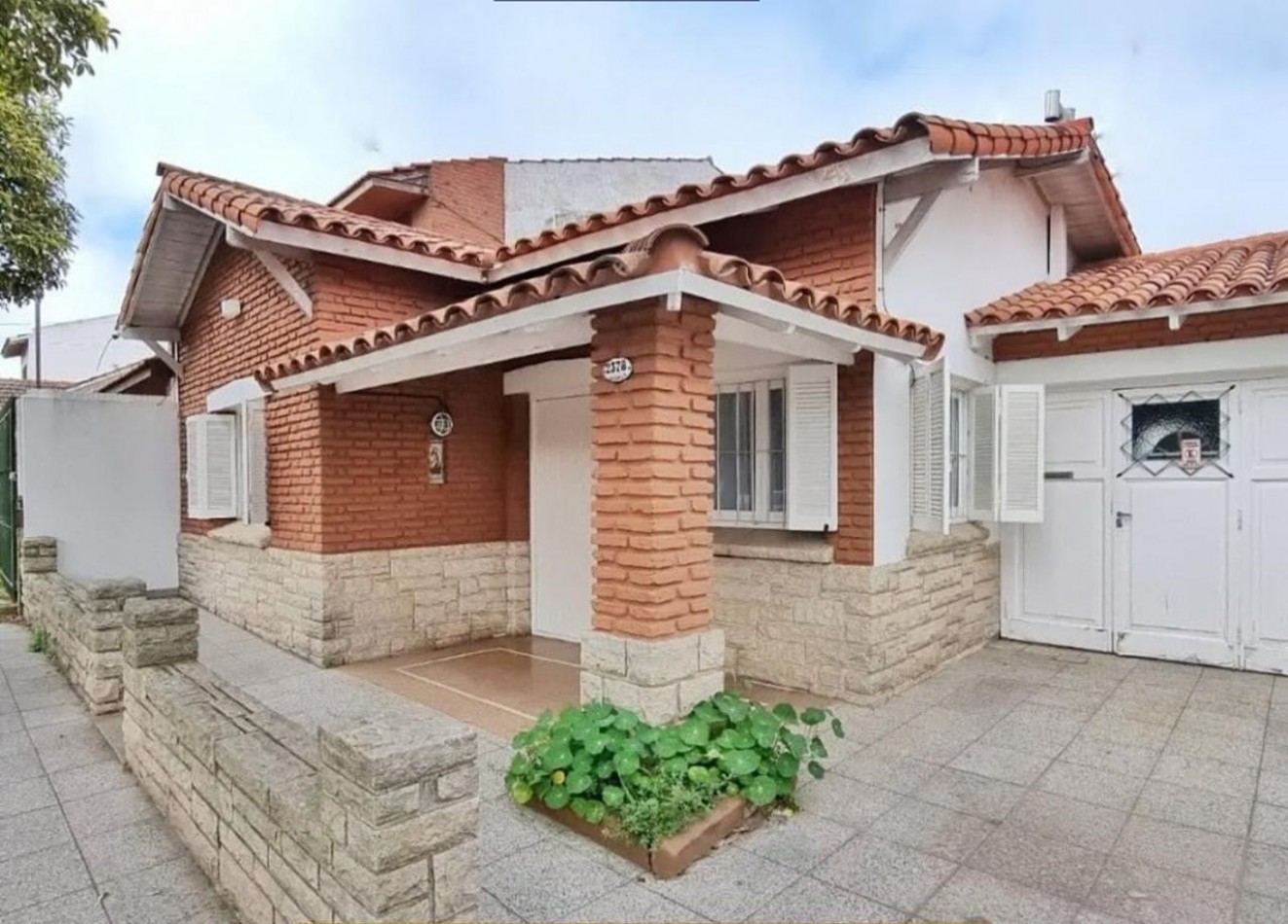 CASA EN PH DE 3 AMBIENTES CON PATIO EN VENTA BARRIO CHAUVIN