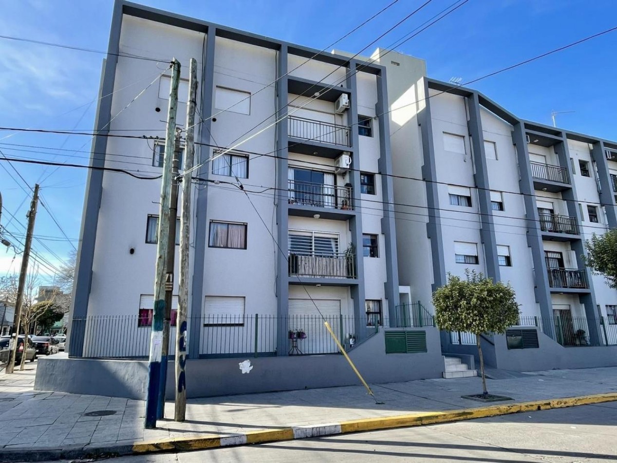 DEPARTAMENTO 4 AMBIENTES CON BALCON AL FRENTE