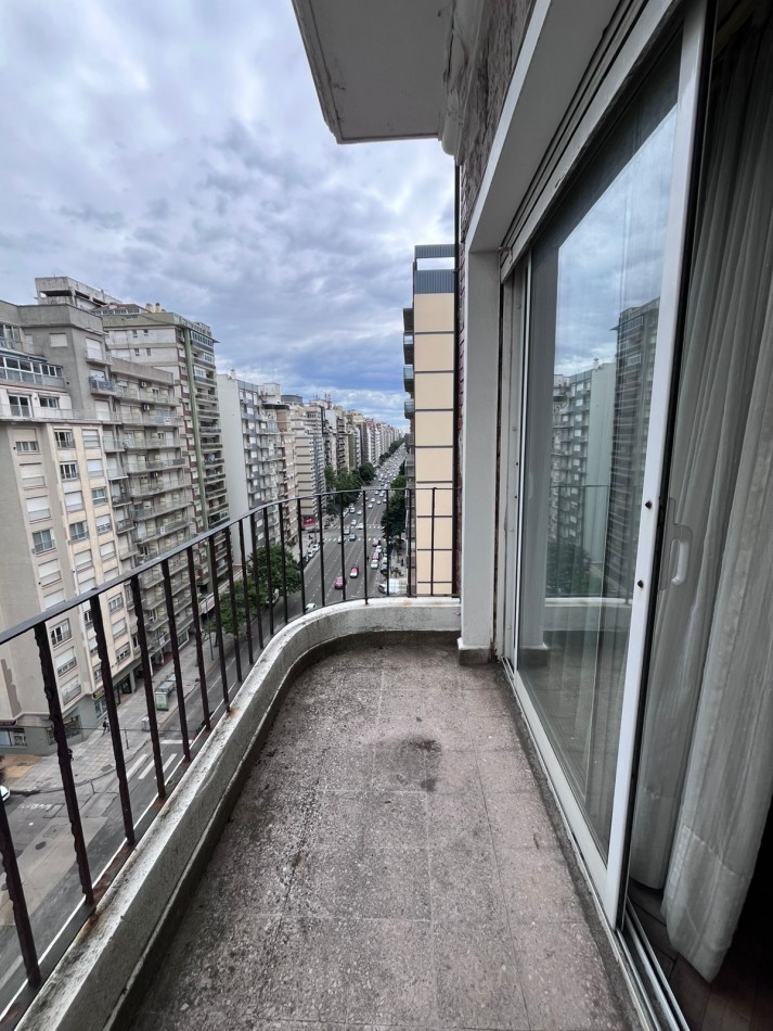 PISO 4 AMBIENTES CON BALCON AL FRENTE