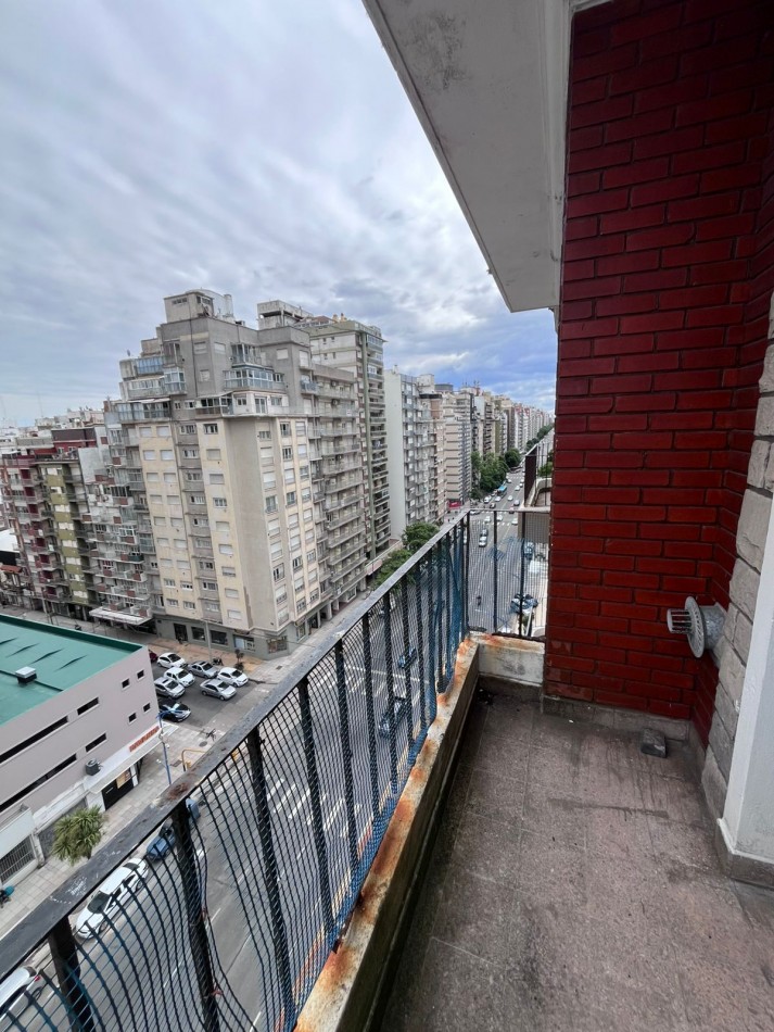 PISO 4 AMBIENTES CON BALCON AL FRENTE