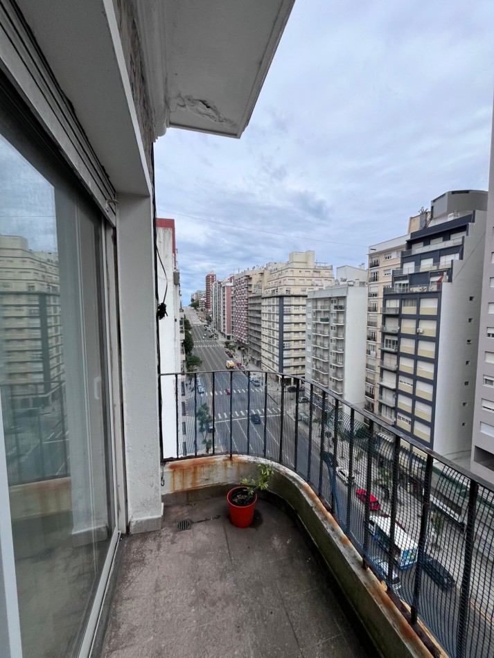 PISO 4 AMBIENTES CON BALCON AL FRENTE