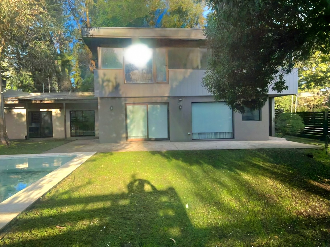 MODERNA CASA EN BOSQUE PERALTA RAMOS 