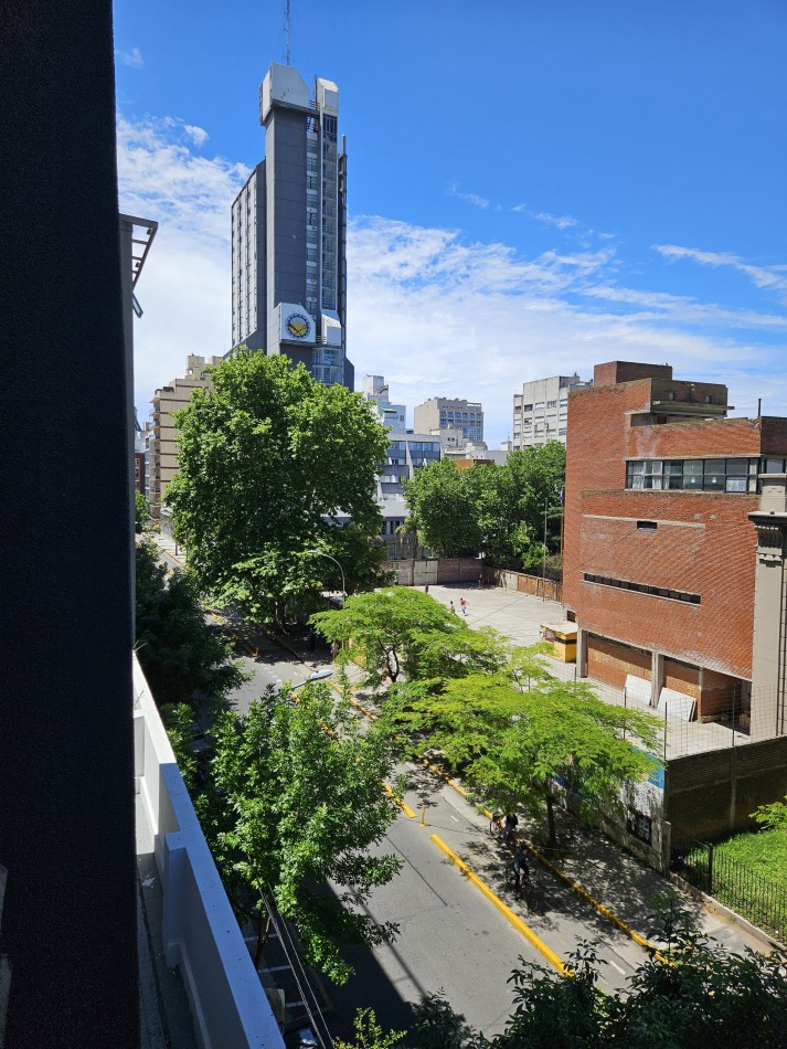 DEPARTAMENTO 1 AMBIENTE AL FRENTE CON BALCON SALIENTE