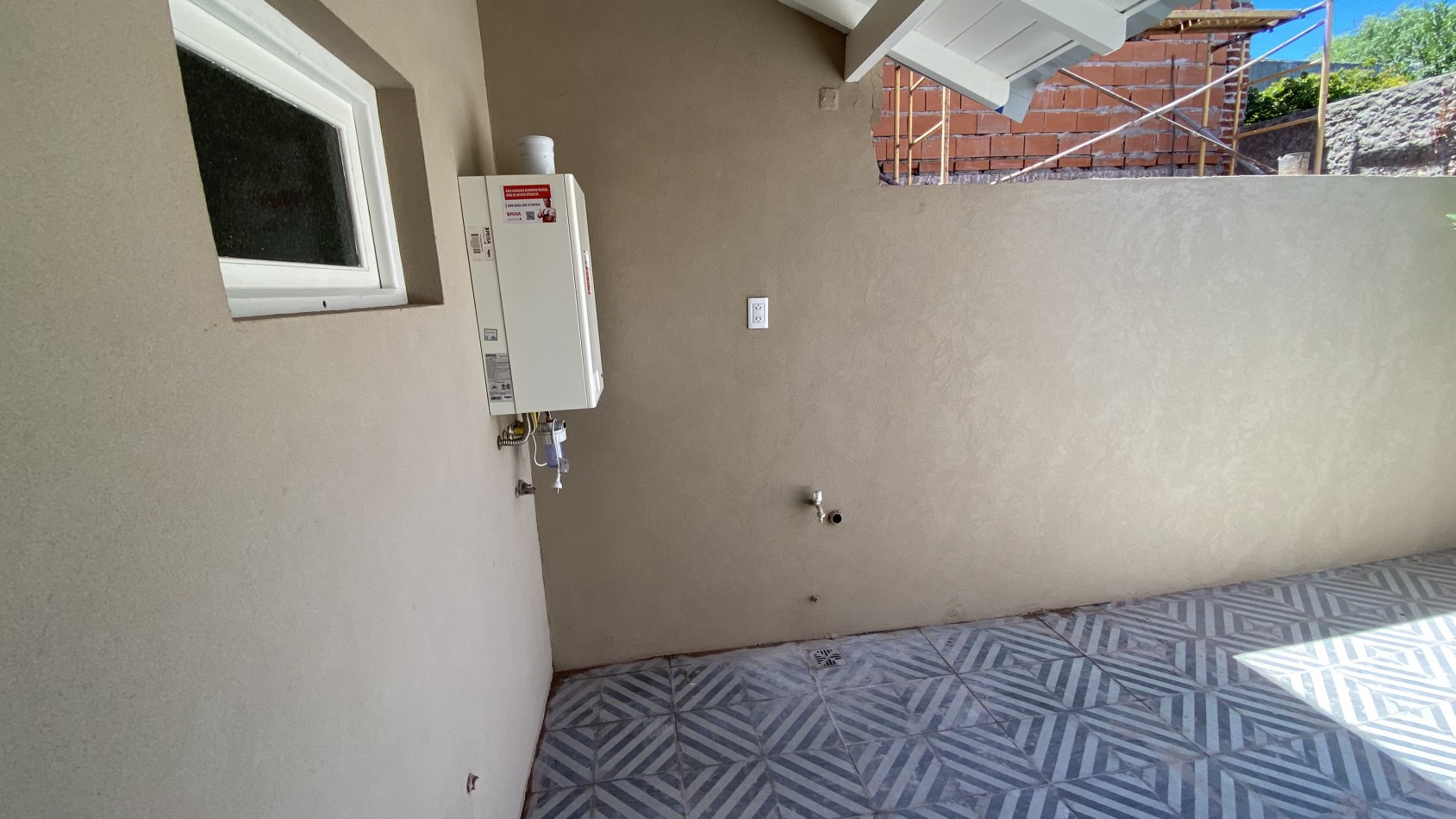 CASA 5 AMBIENTES A ESTRENAR EN BARRIO SAN JOSE VENTA