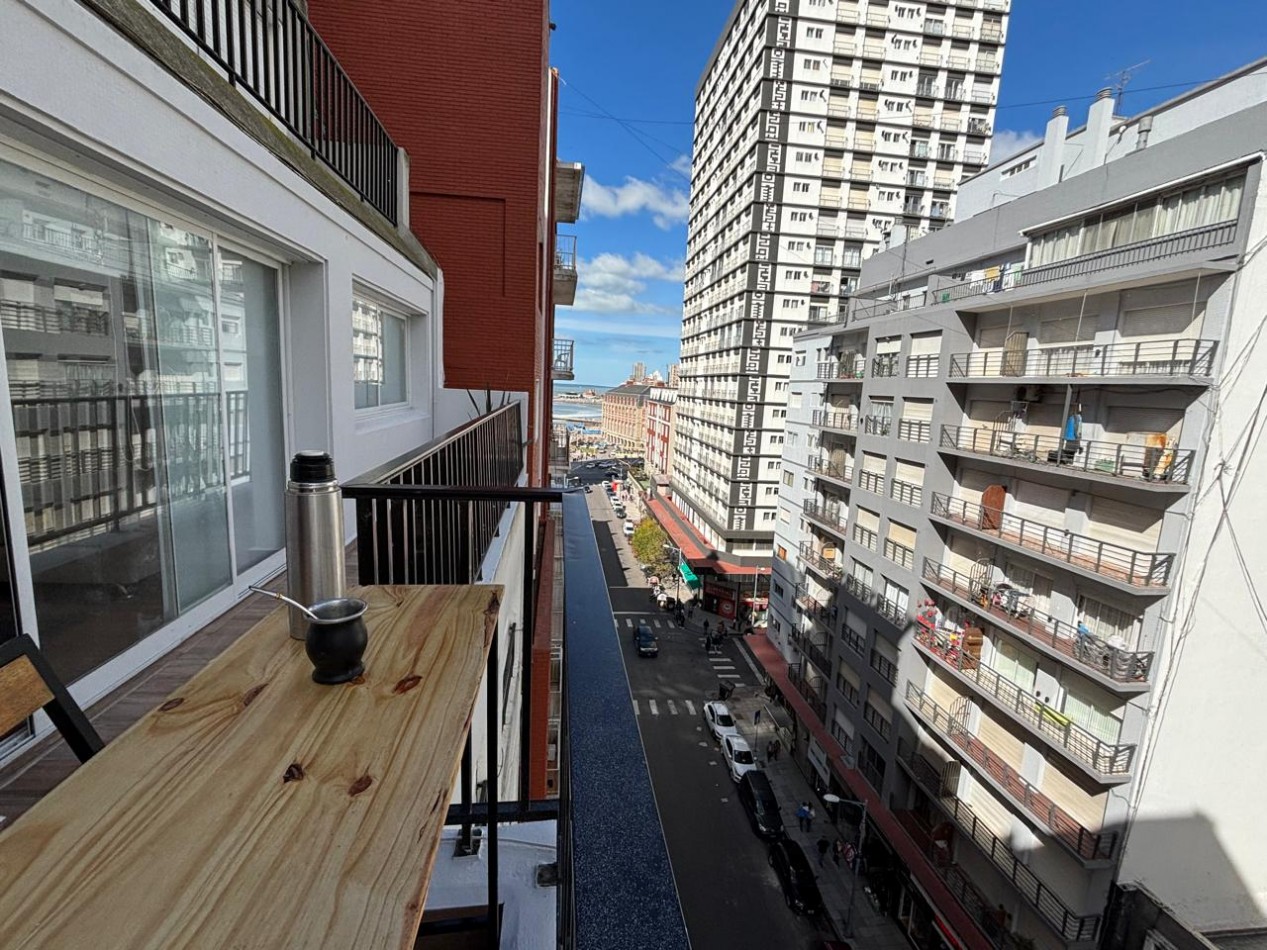 Departamento de 2 ambientes al frente con balcon terraza.
