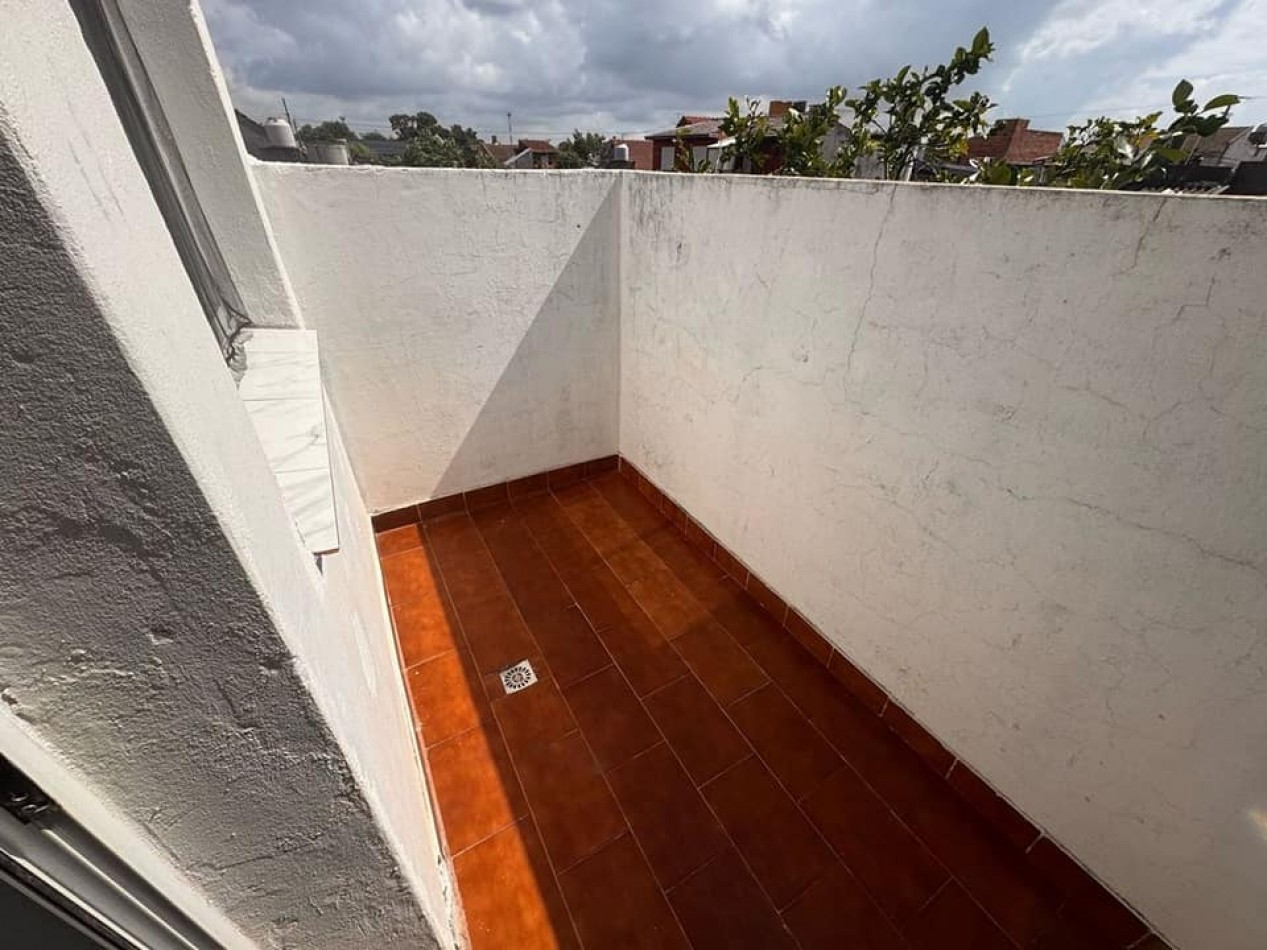 CASA EN PH 4 AMBIENTES CON COCHERA EN VENTA APTO CREDITO