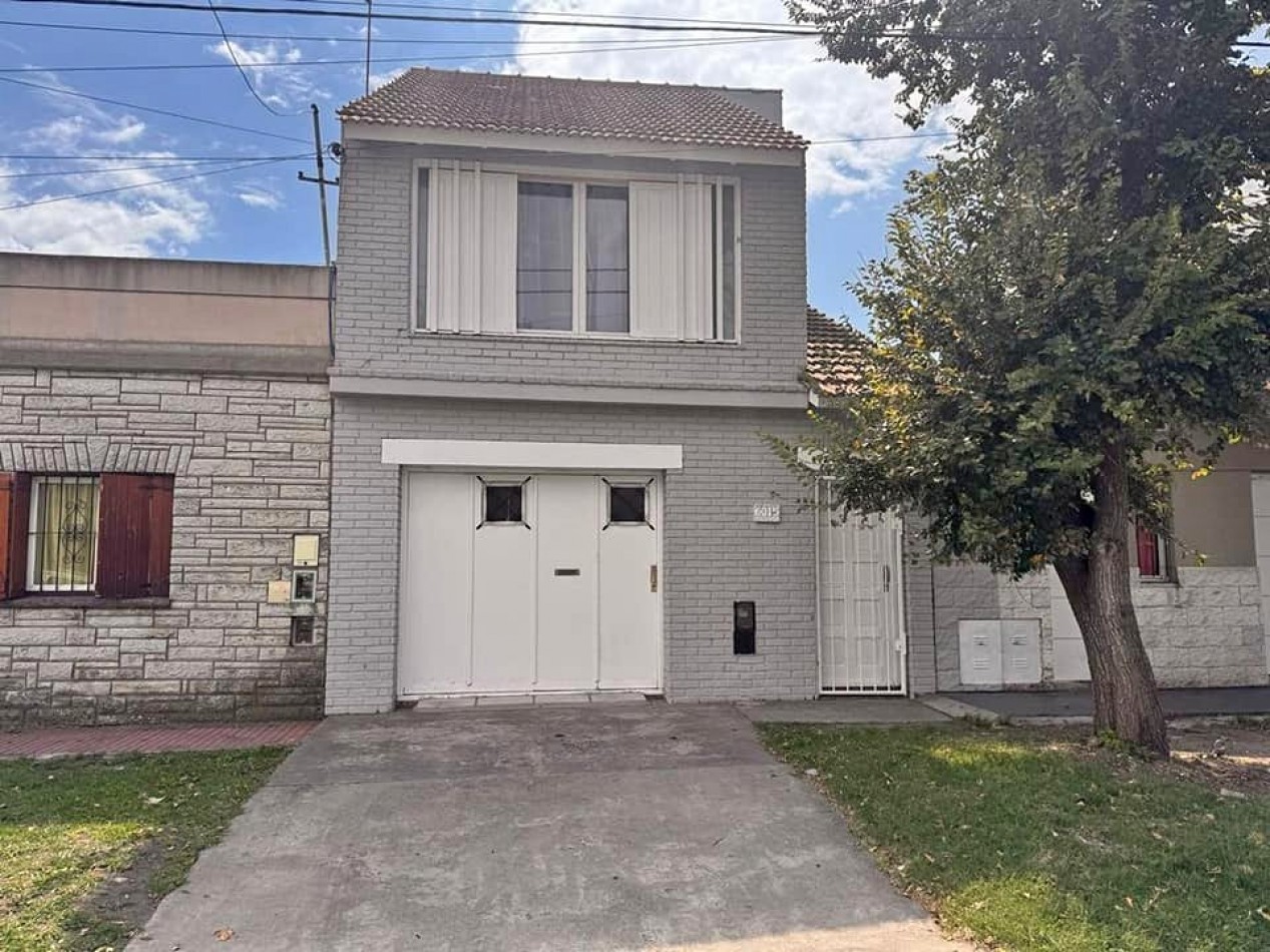 CASA EN PH 4 AMBIENTES CON COCHERA EN VENTA APTO CREDITO