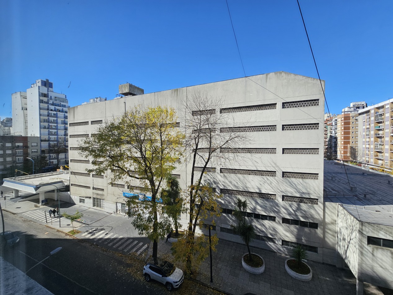 DEPARTAMENTO 1 AMBIENTE Y MEDIO RECICLADO Y AMOBLADO EN VENTA!