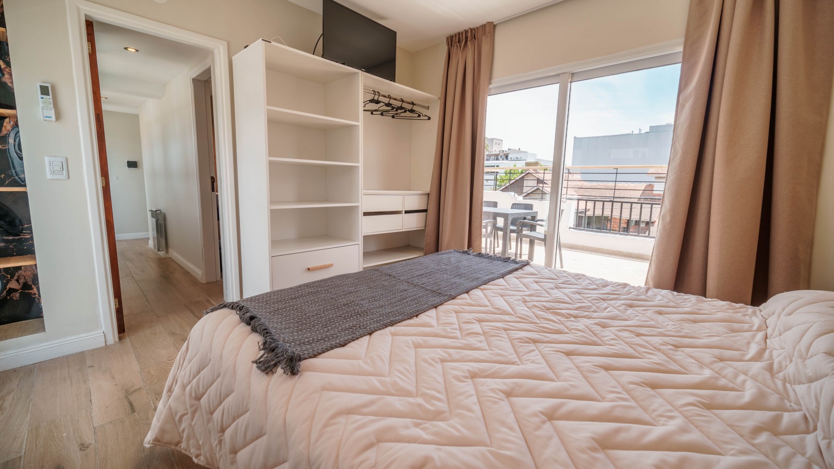 CASA 4 AMBIENTES CON COCHERA Y TERRAZA ZONA PASEO ALDREY