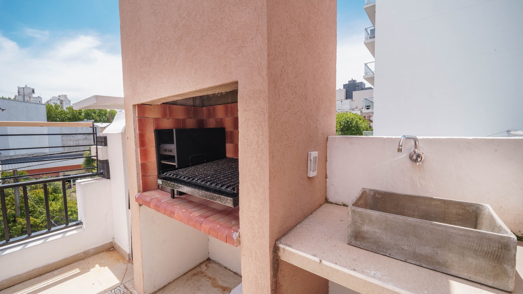 CASA 4 AMBIENTES CON COCHERA Y TERRAZA ZONA PASEO ALDREY