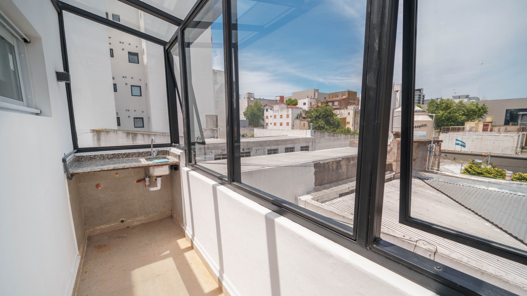 CASA 4 AMBIENTES CON COCHERA Y TERRAZA ZONA PASEO ALDREY