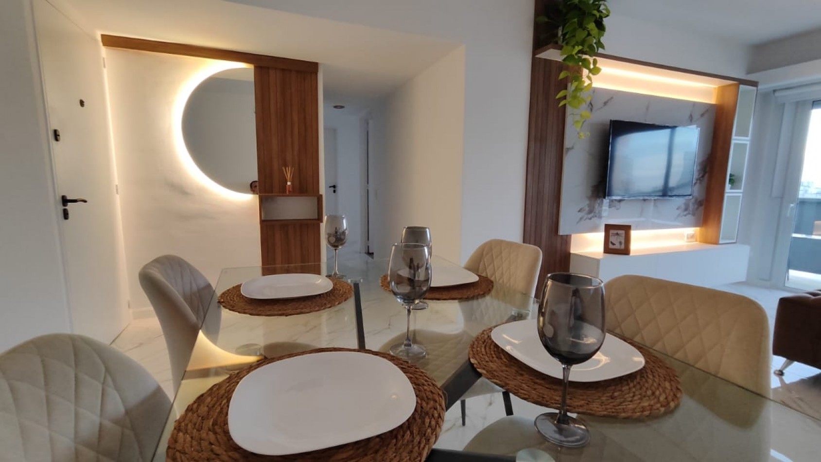 DEPARTAMENTO 3 AMBIENTES AL FRENTE CON BALCON Y COCHERA