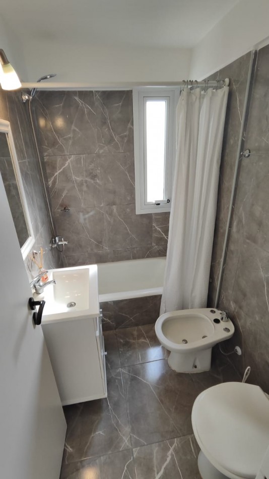 DEPARTAMENTO 3 AMBIENTES AL FRENTE CON BALCON Y COCHERA