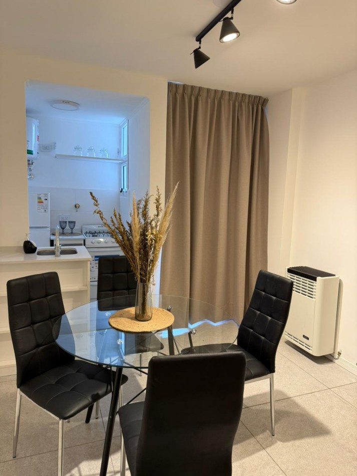 Departamento 1 ambiente a la calle con balcon en Plaza mitre
