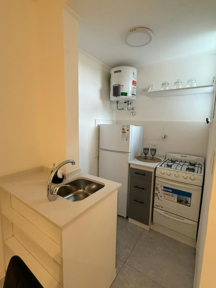 Departamento 1 ambiente a la calle con balcon en Plaza mitre