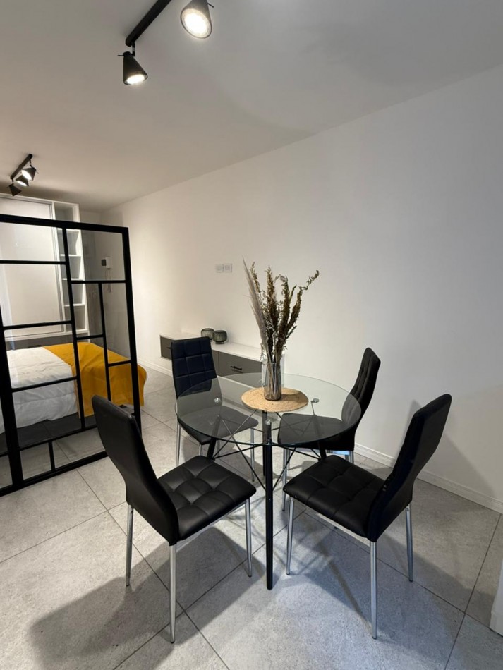 Departamento 1 ambiente a la calle con balcon en Plaza mitre