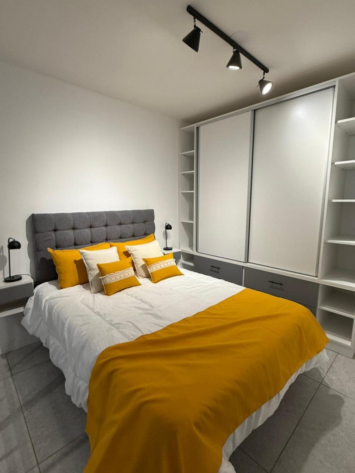 Departamento 1 ambiente a la calle con balcon en Plaza mitre