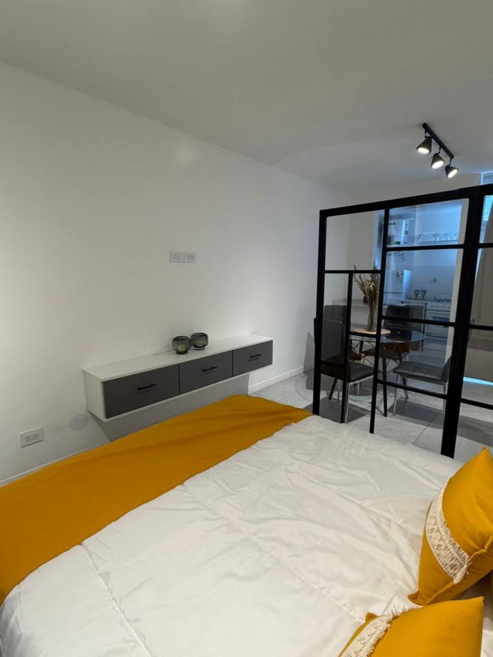 Departamento 1 ambiente a la calle con balcon en Plaza mitre