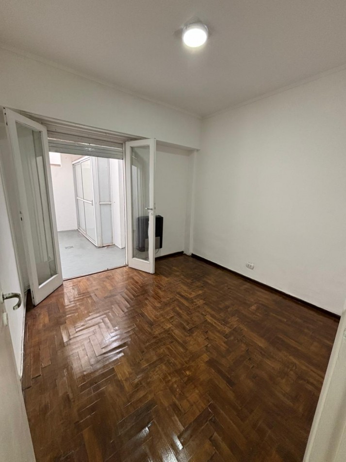 2 AMBIENTES CON BALCON A LA CALLE Y PATIO