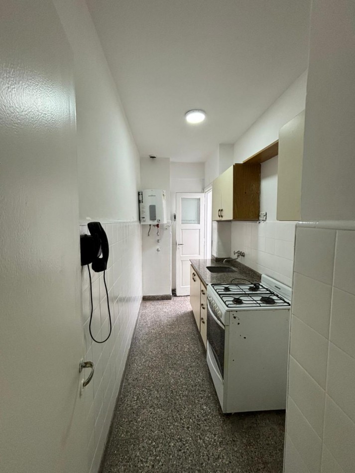 2 AMBIENTES CON BALCON A LA CALLE Y PATIO
