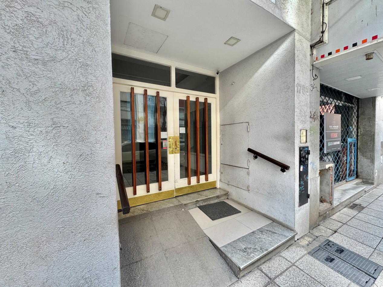 DEPARTAMENTO 1 AMBIENTE A LA CALLE CON BALCON