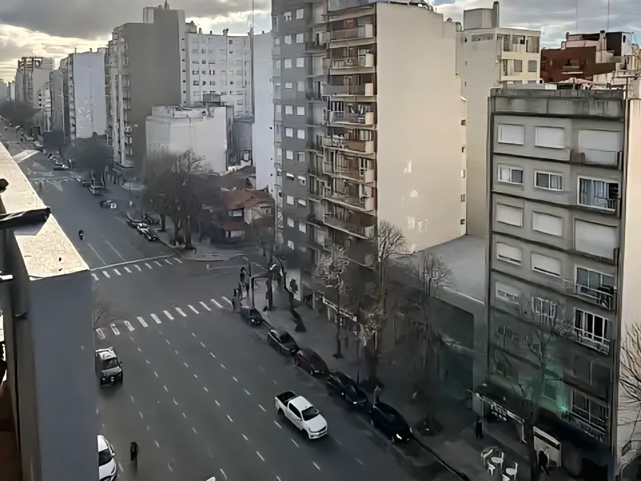 Monoambiente al frente totalmente reciclado a nuevo en plaza mitre!