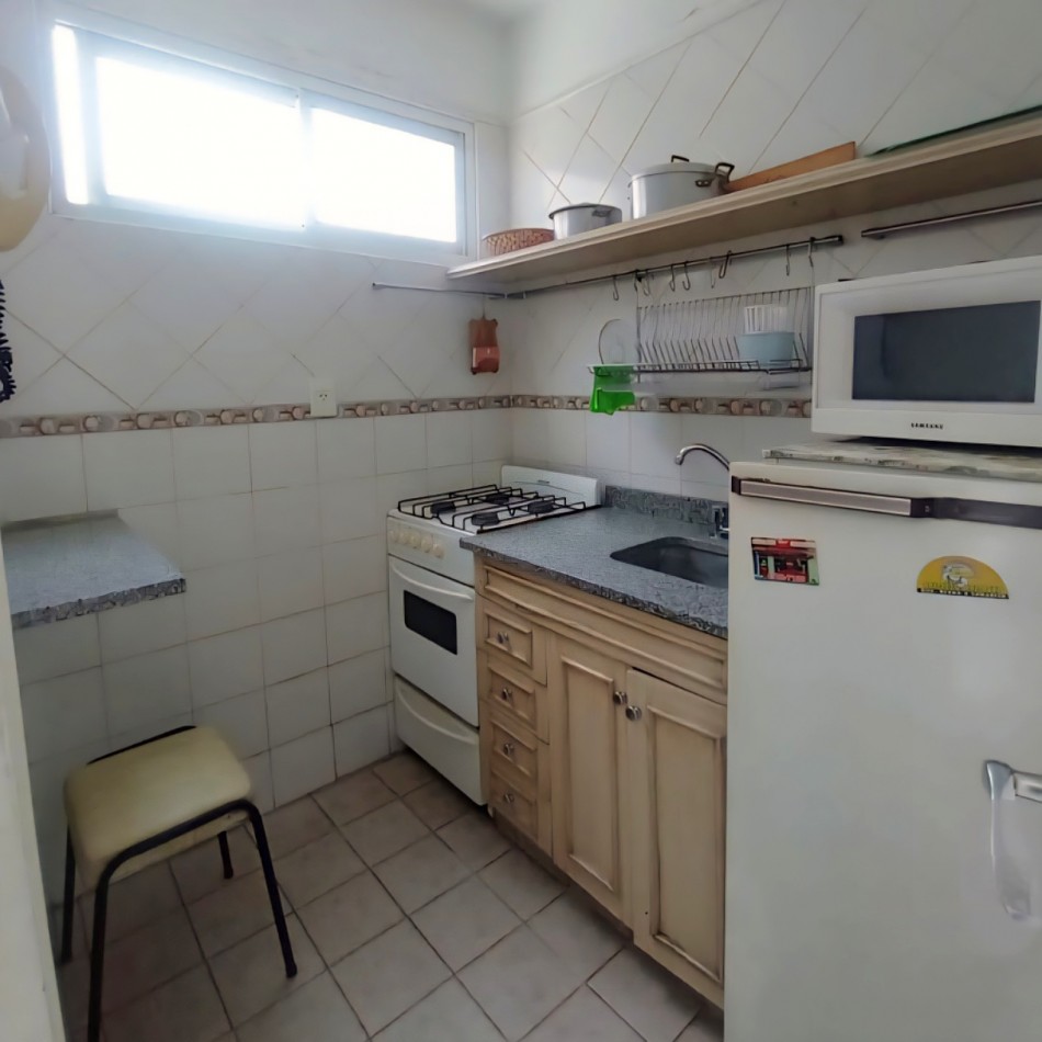 Departamento de 2 ambientes a la calle con balcon saliente Zona Shopping Aldrey