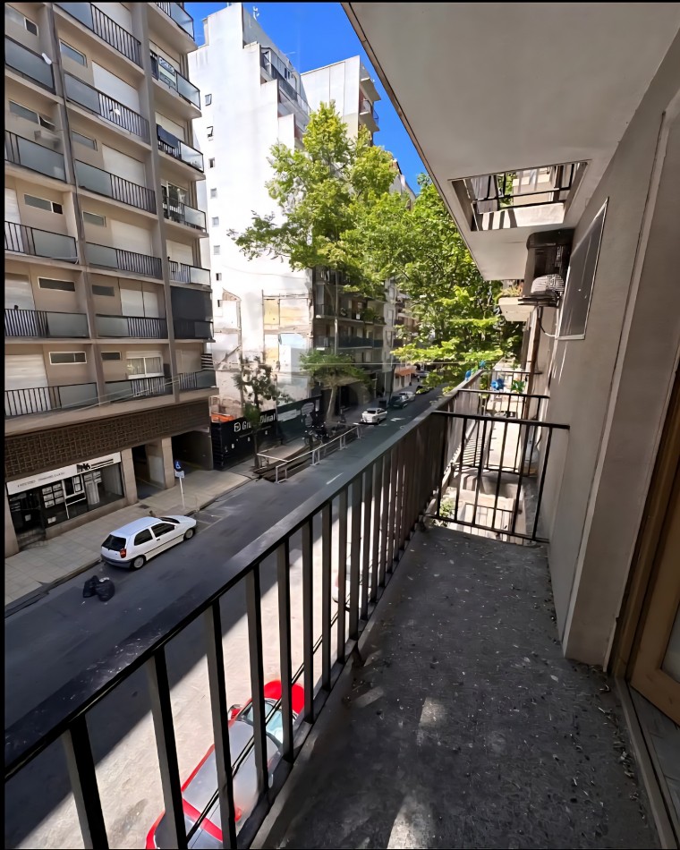 2 AMBIENTES A LA CALLE CON BALCON