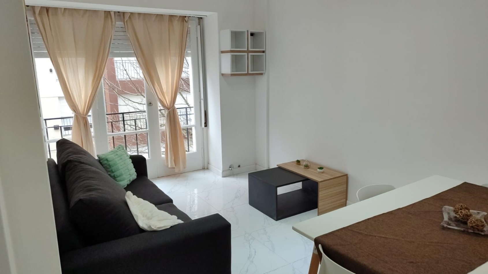 departamento 2 ambientes a la calle con balcon