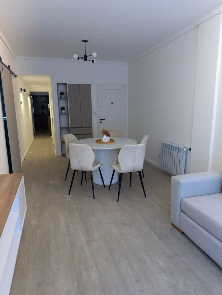 Departamento 3 ambientes en semipiso a la calle con balcon