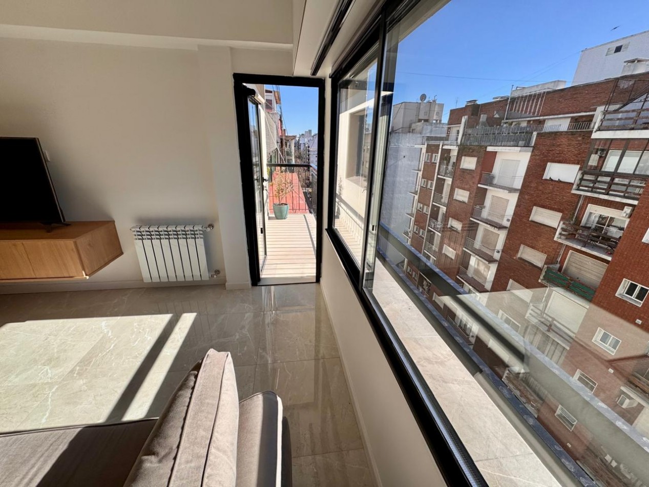 Departamento 3 ambientes reciclado y amoblado con balcon al frente