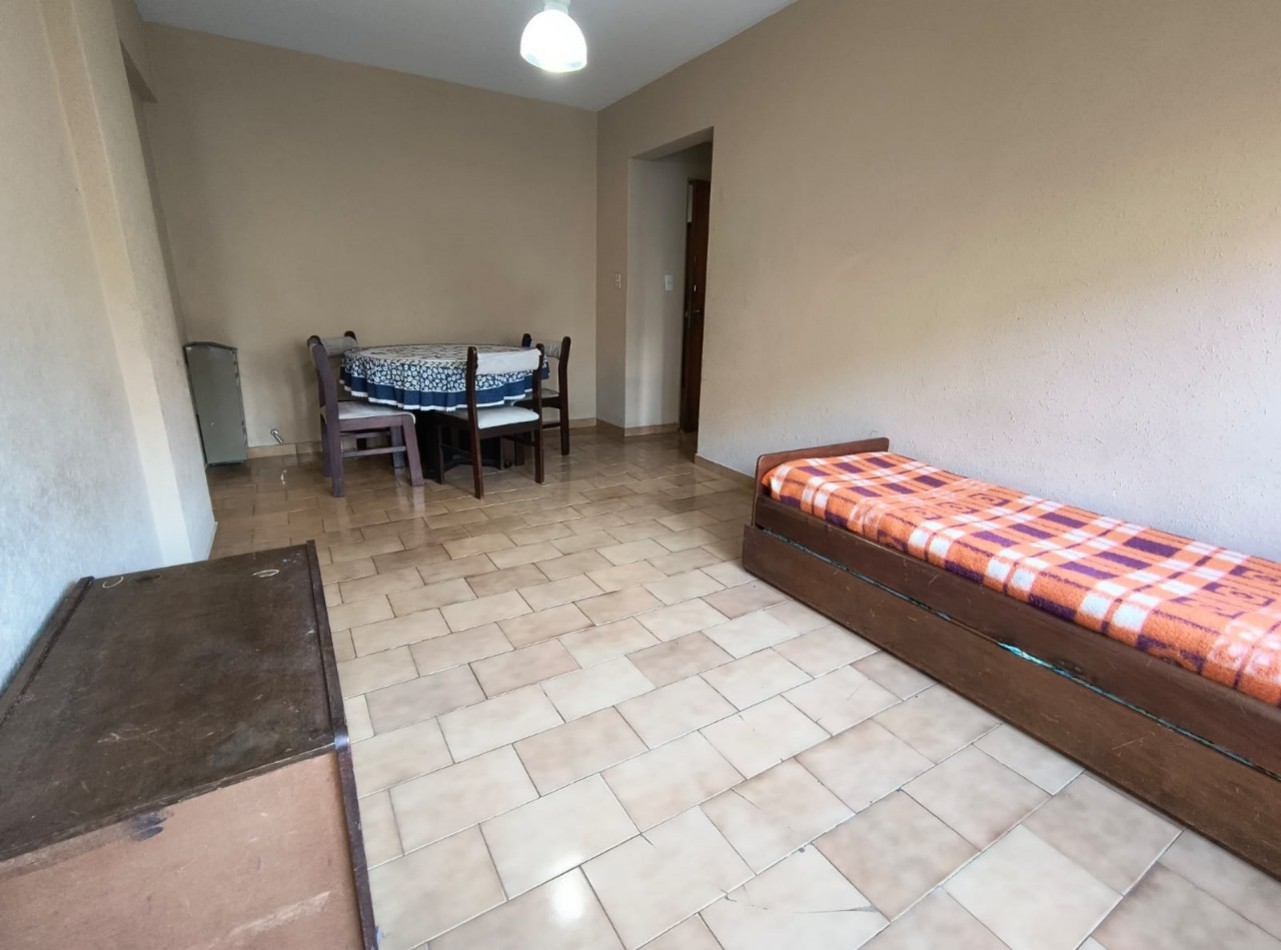 Departamento de 2 ambientes a la calle con balcon frances. 