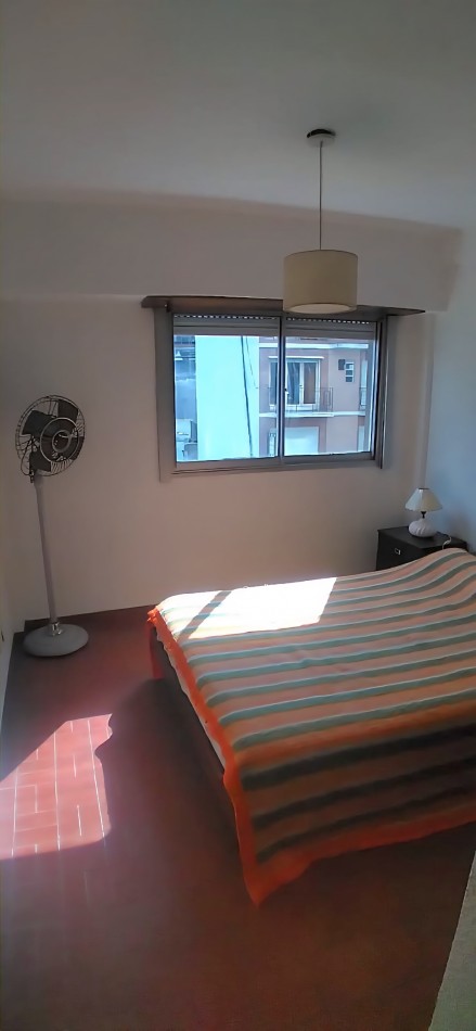 Departamento de 2 ambientes a la calle con balcon frances. 