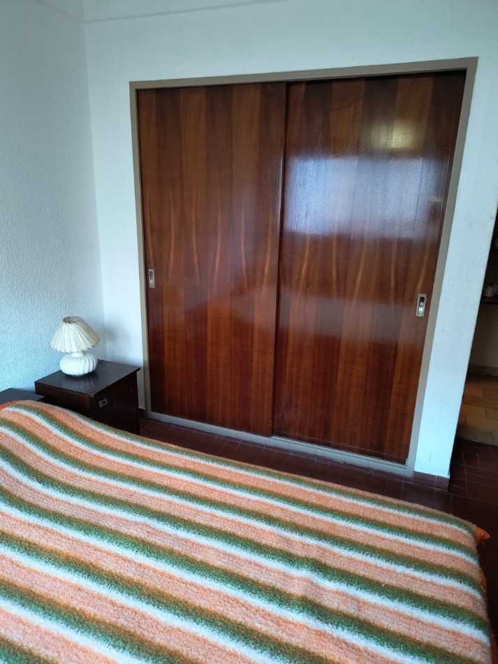 Departamento de 2 ambientes a la calle con balcon frances. 