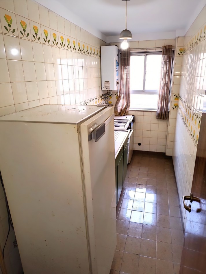 Departamento de 2 ambientes a la calle con balcon frances. 