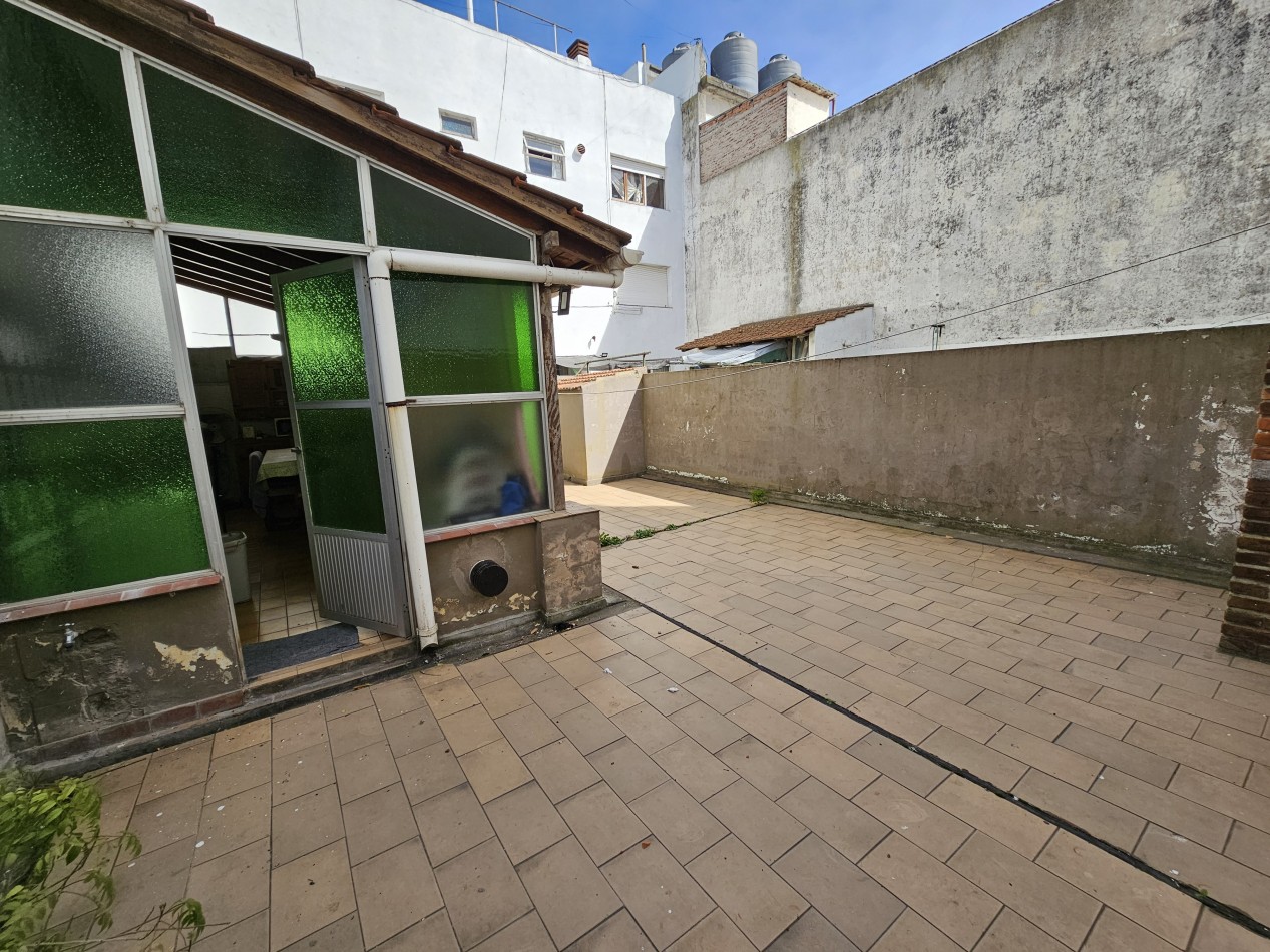 PH 2 AMBIENTES CON PATIO EN ALQUILER ZONA LA PERLA
