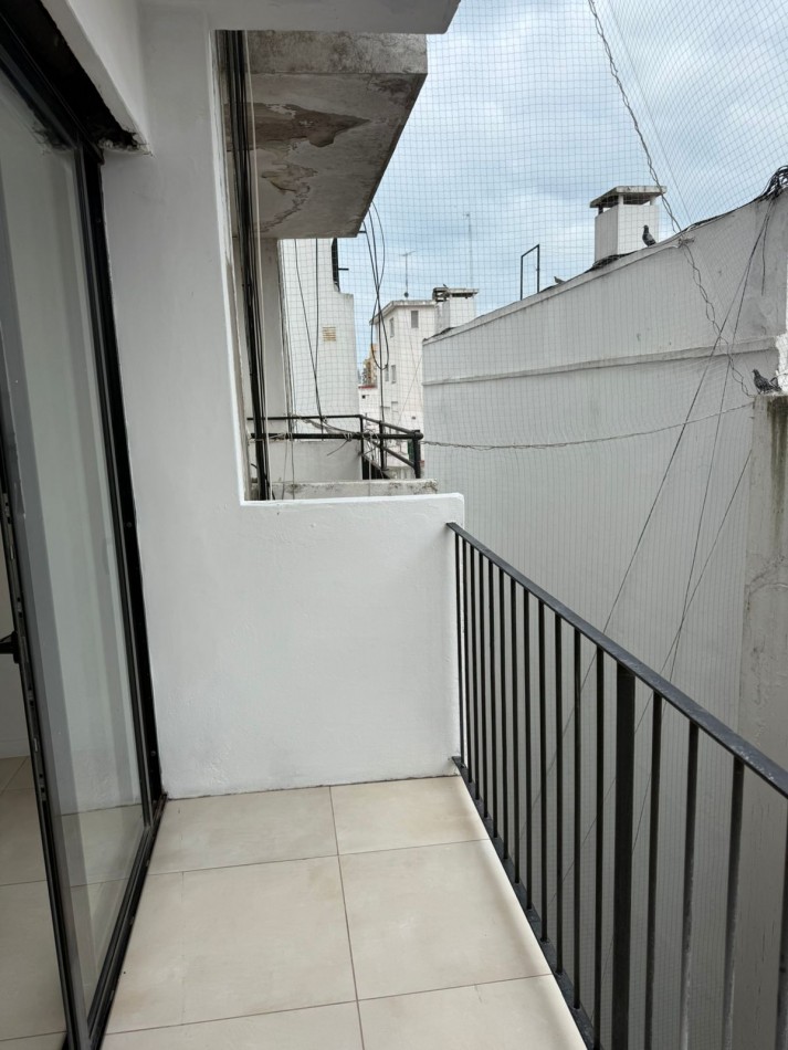 Departamento 2 Ambientes al contrafrente Con balcon