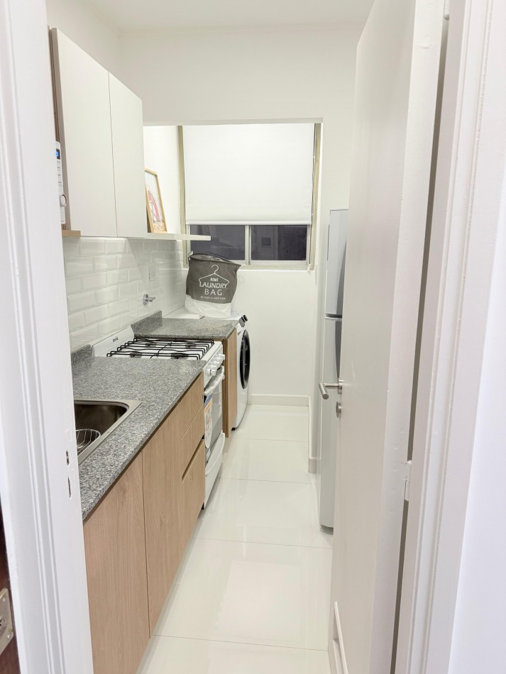 Departamento 2 ambientes contrafrente con balcon saliente