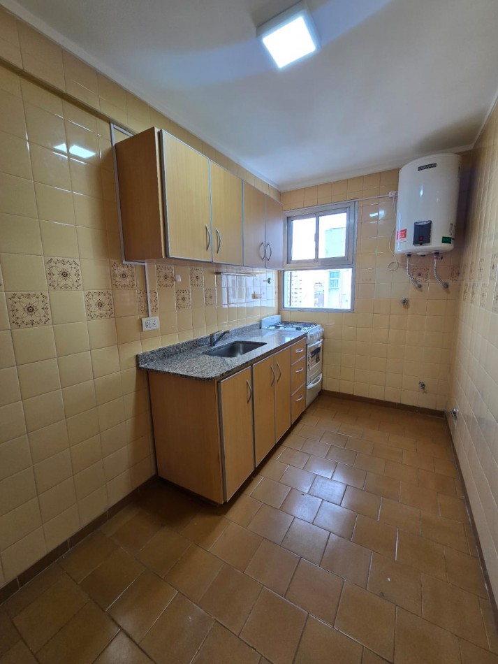 DEPARTAMENTO 2 AMBIENTES AL FRENTE CON COCHERA