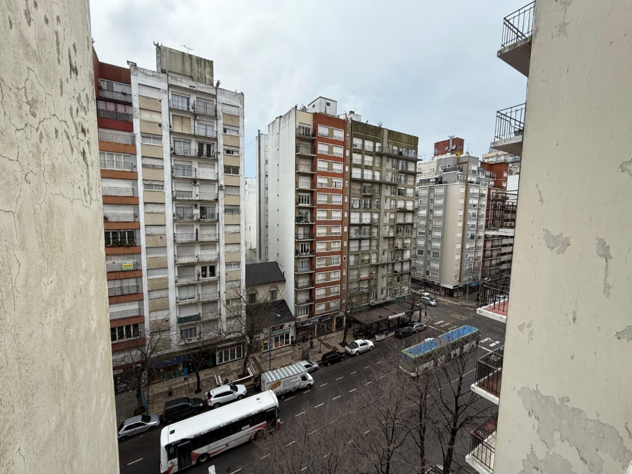 DEPARTAMENTO 3 AMBIENTES A LA CALLE CON BALCON