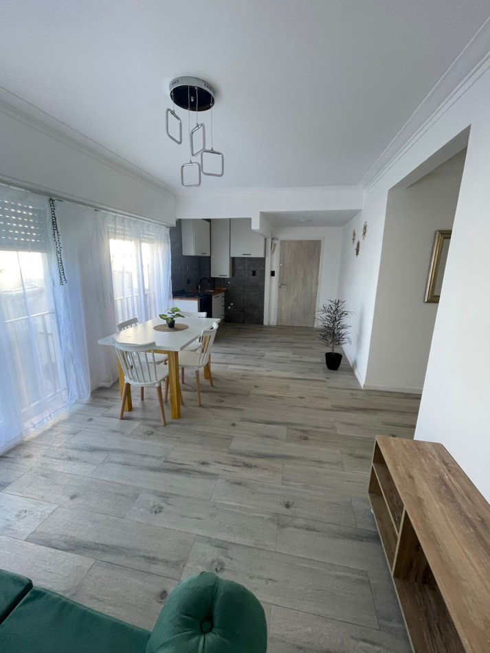 Departamento 2 ambientes con vista parcial al mar