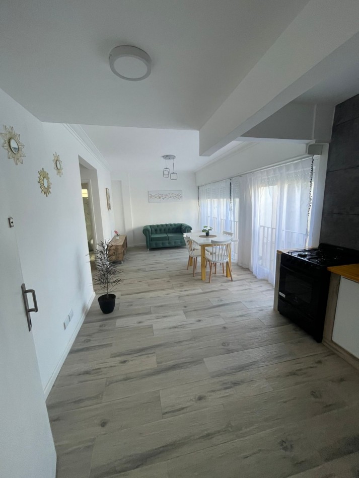 Departamento 2 ambientes con vista parcial al mar