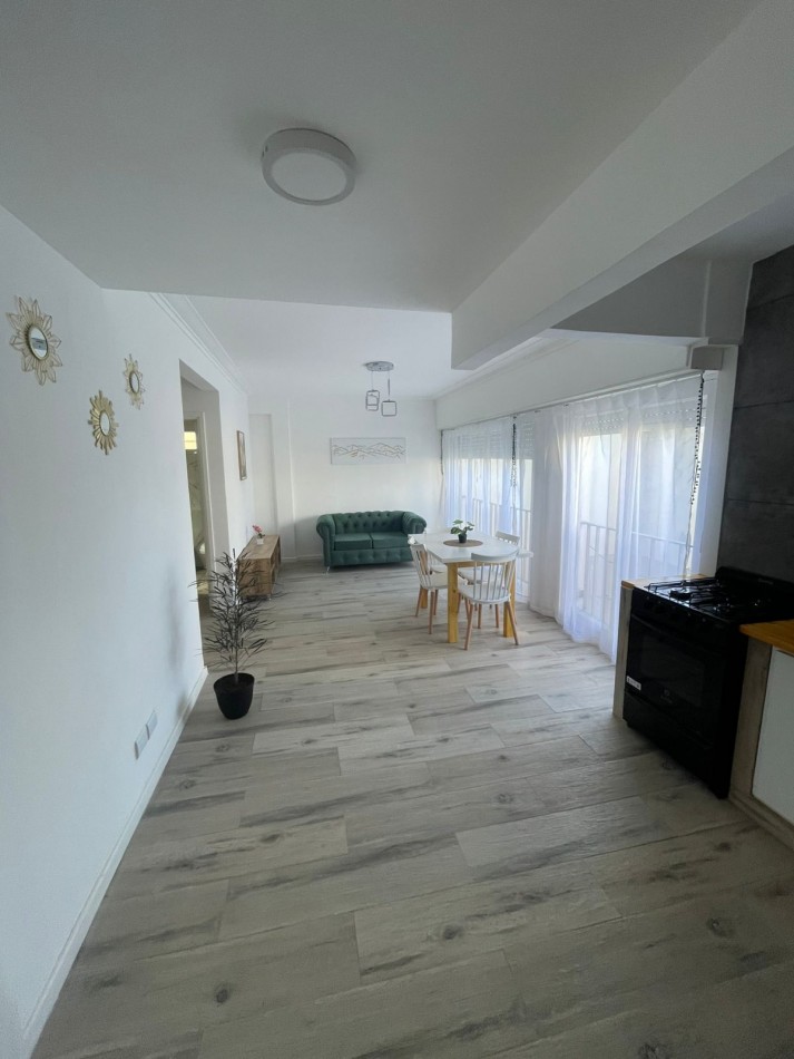 Departamento 2 ambientes con vista parcial al mar