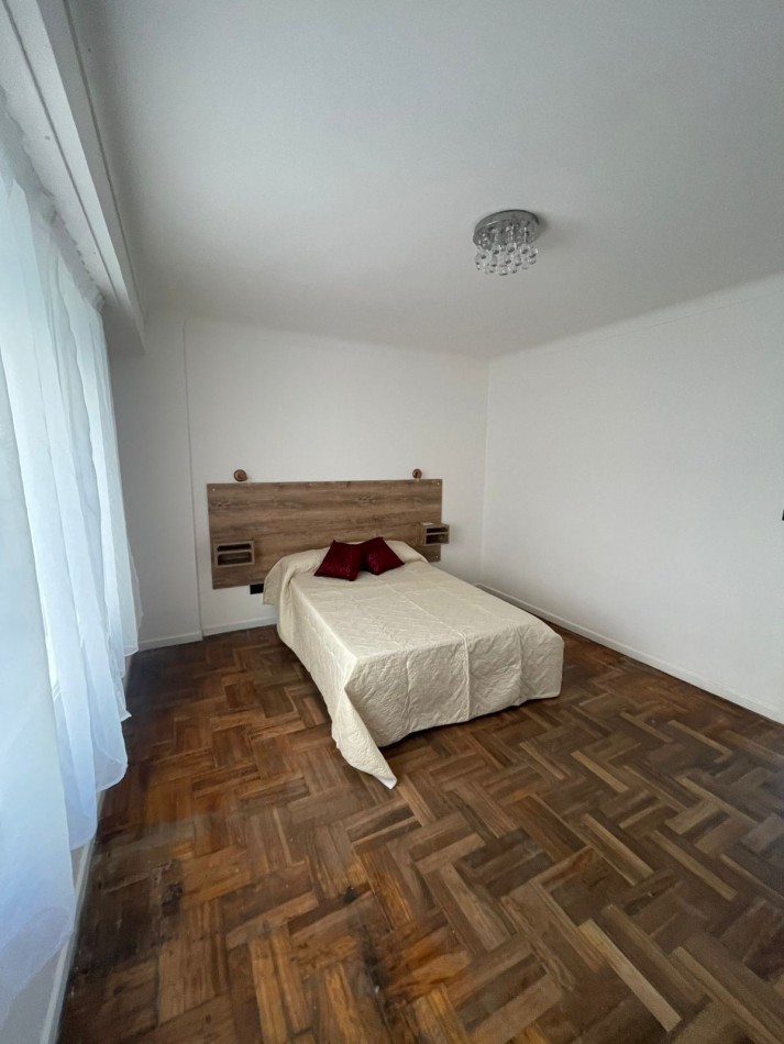 Departamento 2 ambientes con vista parcial al mar