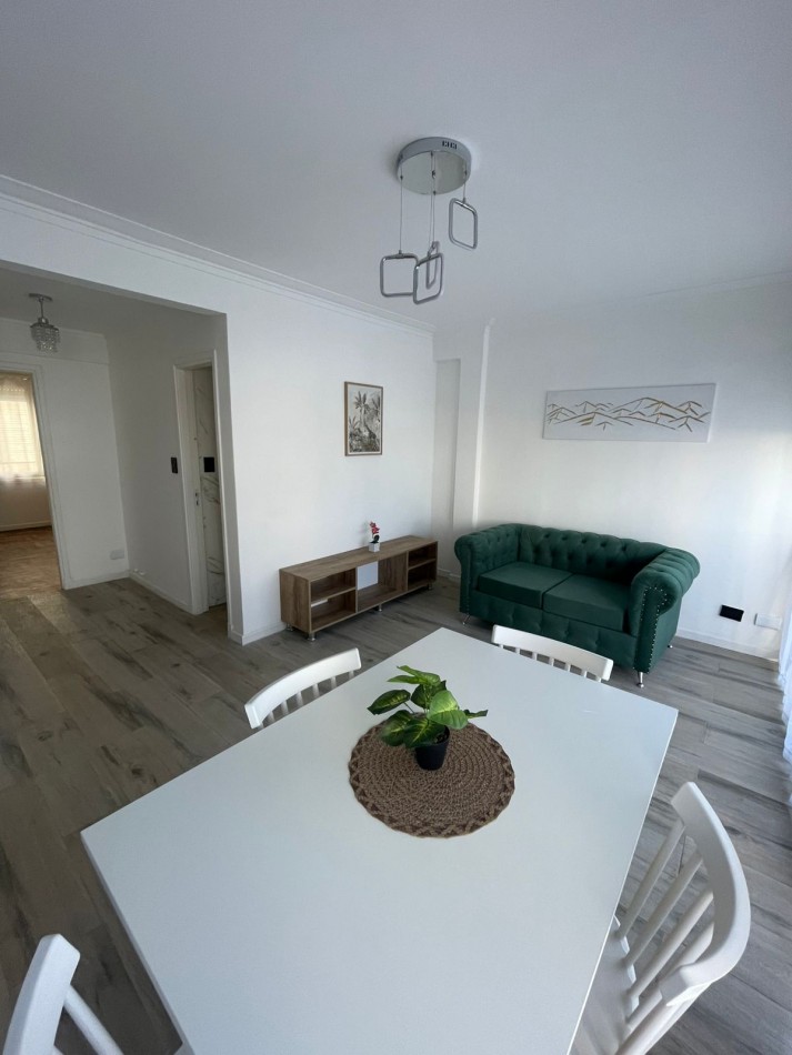 Departamento 2 ambientes con vista parcial al mar