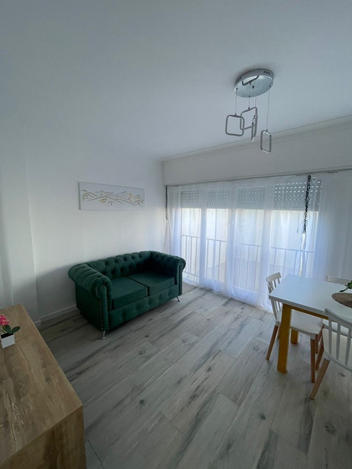 Departamento 2 ambientes con vista parcial al mar